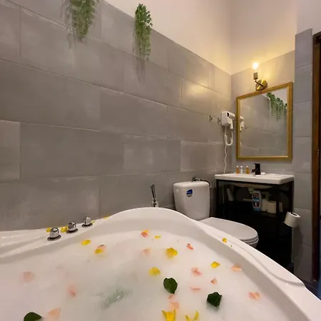 Old Town With Jacuzzi And View Апартаменти *