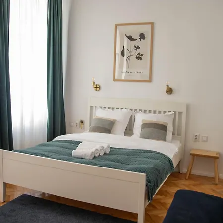 Apartmán Old Town With Jacuzzi And View *