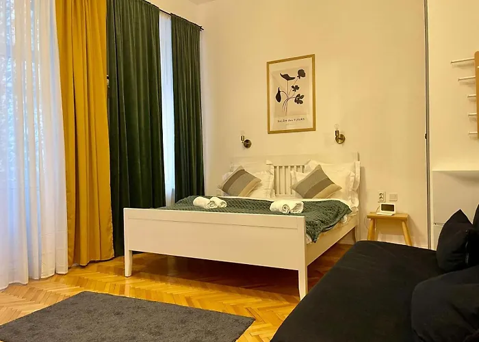 Old Town With Jacuzzi And View Apartman